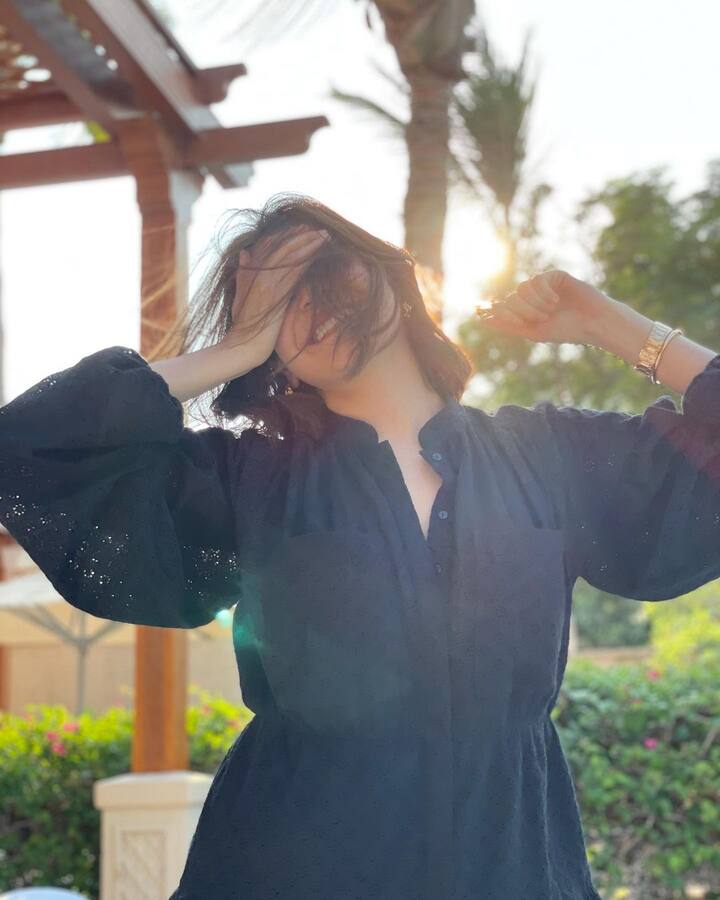 Recently, Anushka Sharma dropped some pictures of herself and revealed the thing which makes her ‘wanna pose’. She shared some pictures wearing a beautiful black outfit under the sunlight. (Image courtesy - @anushkasharma/Instagram)