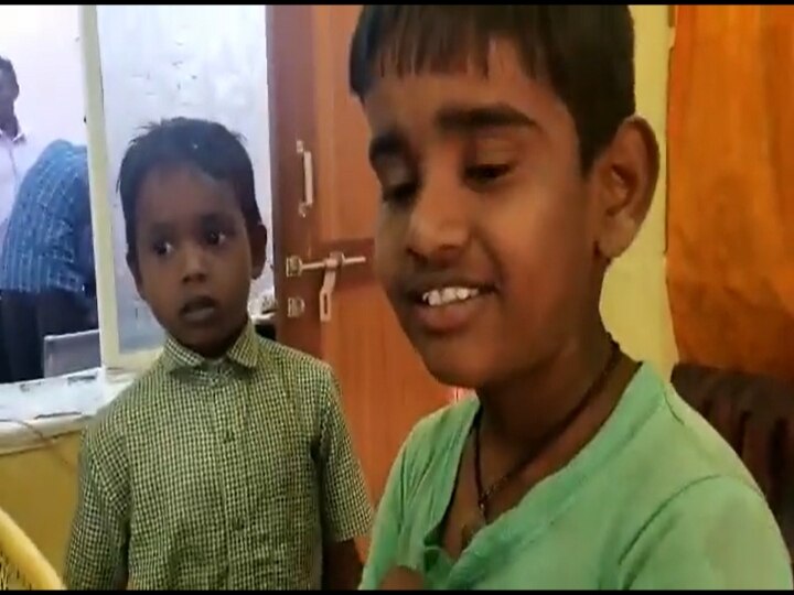 Watch Video: பிடிச்சு ஜெயில்ல போடுங்க சார்... ! காவல் நிலையத்தை காமெடி நிலையமாக்கிய சிறுவர்கள்...! - வைரல் வீடியோ