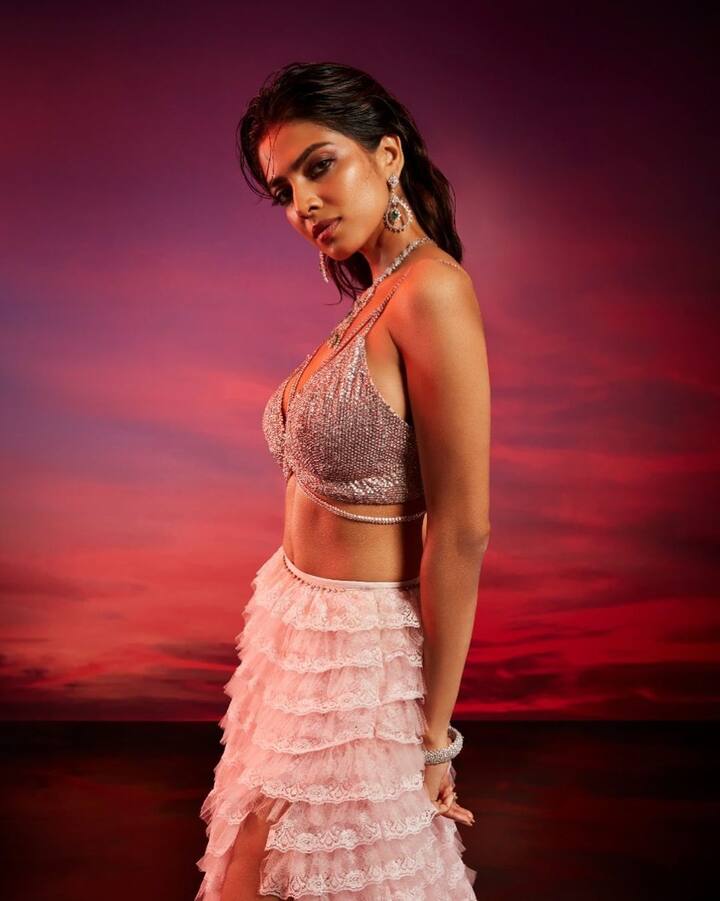 ప్రస్తుతం ధనుష్ నటిస్తోన్న 'మారన్' సినిమాలో ఆమెనే హీరోయిన్ గా తీసుకున్నారు. (Photo Courtesy:Instagram)