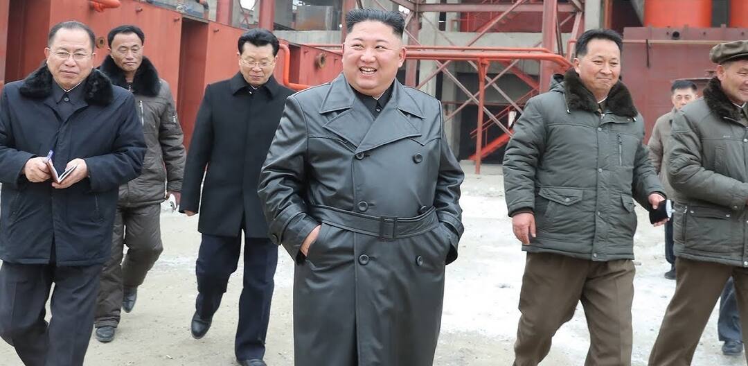kim jong un bans leather coats in north korea ઉત્તર કોરિયામાં લેધર જેકેટ પહેરવું પડી શકે છે ભારે, દેશે કિમ જોંગ ઉનની નકલ કરવા પર લગાવ્યો પ્રતિબંધ