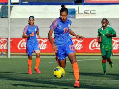indian women football player manisha kalyan goal against brazil Watch video : பிரேசிலுக்கு எதிராக கோல் அடித்த இந்திய மகளிர் கால்பந்து அணி...! செம்ம வைரல் வீடியோ