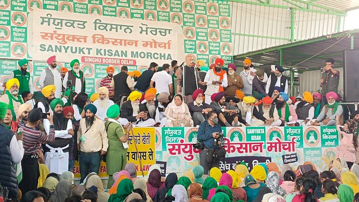 ਕਿਸਾਨ ਜਥੇਬੰਦੀਆਂ ਨੇ ਇੱਕ ਸਾਲ ਪੂਰਾ ਹੋਣ ਦੇ ਮੌਕੇ 'ਤੇ ਦਿੱਲੀ ਦੀਆਂ ਸਰਹੱਦਾਂ 'ਤੇ ਇੱਕਜੁੱਟ ਹੋਣ ਦਾ ਐਲਾਨ ਪਹਿਲਾਂ ਹੀ ਕਰ ਦਿੱਤਾ ਸੀ। ਇਸ ਦੇ ਮੱਦੇਨਜ਼ਰ ਹੁਣ ਹਰਿਆਣਾ, ਪੰਜਾਬ ਤੋਂ ਵੱਡੀ ਗਿਣਤੀ ਕਿਸਾਨ ਦਿੱਲੀ ਬਾਰਡਰ 'ਤੇ ਪਹੁੰਚ ਰਹੇ ਹਨ।