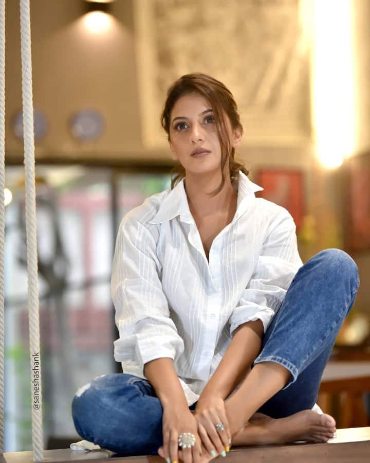 मराठी चित्रपट आणि मालिकांमधून प्रेक्षकांच्या भेटीस येणारी अभिनेत्री तेजश्री प्रधानचा चाहता वर्ग मोठा आहे. (photo credit: Tejashree Pradhan/ instagram)