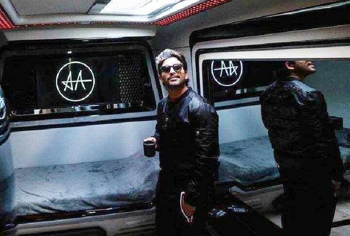 अल्लू अर्जुन ने 2019 में ही नई वैनिटी वैन ली थी. ये वैनिटी वैन किसी फाइव स्टार होटल से बिल्कुल भी कम नहीं है. अल्लू की इस वैनिटी की कीमत 7 करोड़ है. बता दें कि अल्लू अर्जुन के पास भारत की सबसे महंगी वैनिटी वेन है जिसका नाम उन्होंने Falcon रखा है