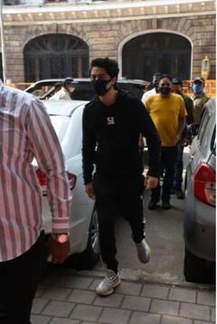 Aaryan Khan Case: জামিনের শর্ত মেনে ফের নারকোটিক্স কন্ট্রোল ব্যুরোর অফিসে হাজিরা শাহরুখ পুত্র আরিয়ানের