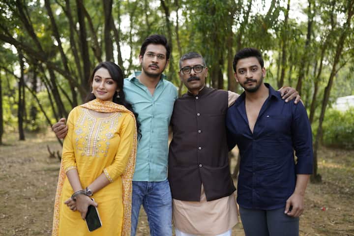 ছবিতে প্রথমবার একসঙ্গে স্ক্রিন শেয়ার করছেন সোমরাজ ও আয়ূষী।