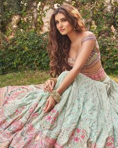 Tara Sutaria का इंडियन लुक है सुपरहिट, यकीन न हो तो देख लें तस्वीरें