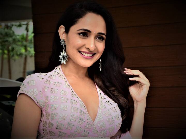 Pragya Jaiswal reveals the reason behind Balakrishna's Akhanda role entry in the movie Pragya Jaiswal: హీరోయిన్‌కు ఎదురైన సంఘటనల వల్లే 'అఖండ' ఎంట్రీ... బాలకృష్ణ సెట్‌లోకి నడిచి వస్తుంటే?