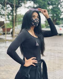 PHOTO: पूजा सावंतचा क्लासी लूक, ब्लॅक अँड व्हाईट मध्ये खुललं सौंदर्य!