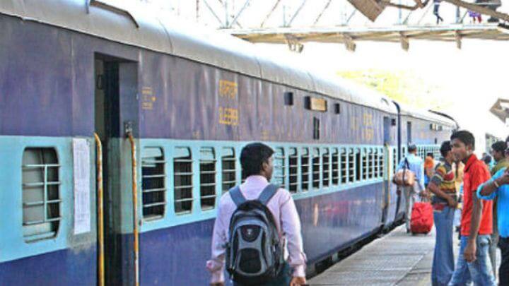 Illegal train tickets 35 members arrested were confiscated பயணச்சீட்டுகளை முறைகேடாக பதிவுசெய்த 35 பேர் கைது.. ரூபாய் 4.42 லட்சம் மதிப்புள்ள பயணச்சீட்டுகள் பறிமுதல்