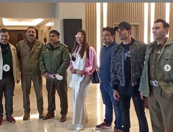 অন্যদিকে বিপাশা বসুকে বেশ কিছুদিন পর্দায় সেভাবে দেখা না গেলেও কিছুদিন আগেই প্রথম ছবি 'আজনবি'র কুড়ি বছর পূর্তি উপলক্ষে আবেগঘন পোস্ট করেছিলেন।
