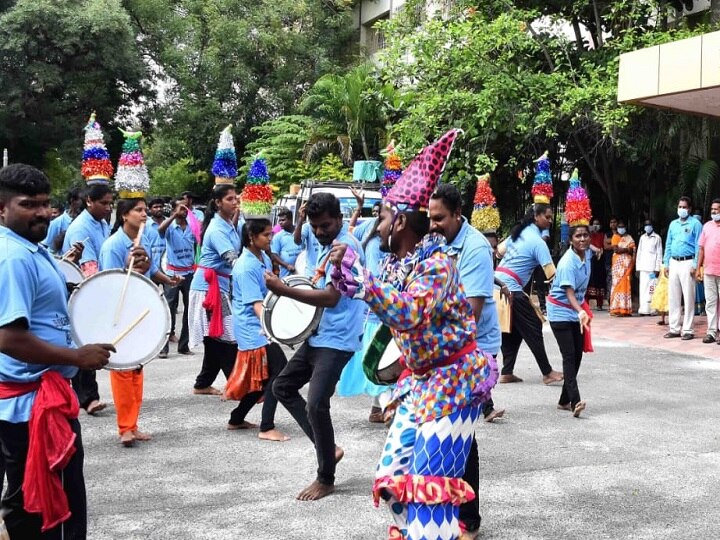 இல்லம் தேடிக் கல்வி திட்ட விழிப்புணர்வு நிகழ்ச்சியை தொடங்கி வைத்த தருமபுரி  ஆட்சியர்