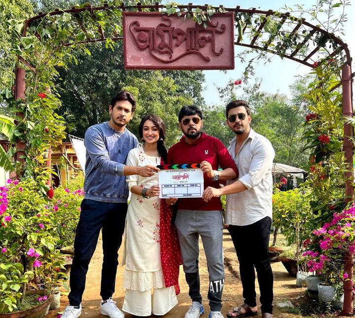 এই ছবিতে একটি বিশেষ চরিত্রে অভিনয় করছেন অভিনেতা সুদীপ মুখোপাধ্য়ায়।