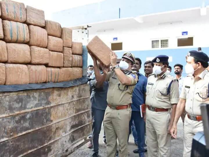 Hyderabad: Inter-State Drug Trafficking Gang Busted, Five Held. Police Recover 1,820 kg Of Marijuana Hyderabad: Inter-State Drug Trafficking Gang Busted, Five Held. Police Recover 1,820 kg Of Marijuana