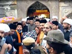 वसुंधरा राजे ने अजमेर शरीफ के दरगाह की जियारत की, बह्मा मंदिर में टेका मत्था