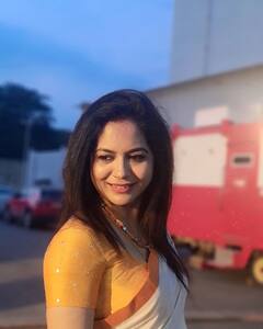 Singer sunitha Photos: నీ నవ్వు నీలి సముద్రం... నవ్వుతో కట్టిపడేస్తున్న సింగర్ సునీత