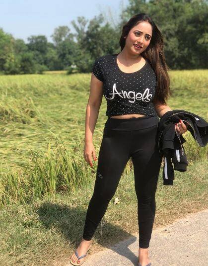 रानी चटर्जी 350 से ऊपर फिल्मों में काम कर चुकी हैं और बहुत से अवॉर्ड्स भी जीत चुकी हैं. रानी चटर्जी अपने अफेयर को लेकर भी काफी चर्चा में रही हैं लेकिन अभी तक उन्होंने शादी नहीं की है.