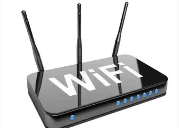 Wi-Fi Speed: আপনার Wi-Fi নেটওয়ার্ক আরও বাড়ান    বাড়ির মাঝখানে ওয়াই-ফাই রাখা হলেও অনেক সময় নেটওয়ার্ক সমস্যা দেখা দেয। এই সমস্যাটি কাটিয়ে উঠতে, আপনাকে এটিতে একটি ডিভাইস যুক্ত করতে হবে। যার মাধ্যমে আপনি নেটওয়ার্ক সমস্যার সমাধান করতে পারবেন।রাউটার ও ডেড জোনের মধ্যে একটি Wi-Fi বুস্টার রাখুন। পাওয়ার লাইন এক্সটেন্ডার কিটও এই ক্ষেত্রে ব্যবহার করা যেতে পারে।