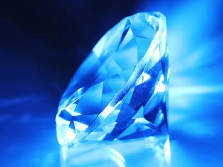 Surat man cheated the diamond trader by giving five fake diamonds Surat Crime News: सूरत में हीरा कारोबारी से ठगी, नकली हीरे बेचकर लगाया हजारों का चूना