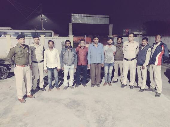 Chhattisgarh News: सरगुजा पुलिस ने पकड़ा अंतर्राज्यीय ट्रक चोर गिरोह, बड़े वाहनों को चुराकर ऐसे लगाते थे ठिकाने Chhattisgarh News: सरगुजा पुलिस ने पकड़ा अंतर्राज्यीय ट्रक चोर गिरोह, बड़े वाहनों को चुराकर ऐसे लगाते थे ठिकाने