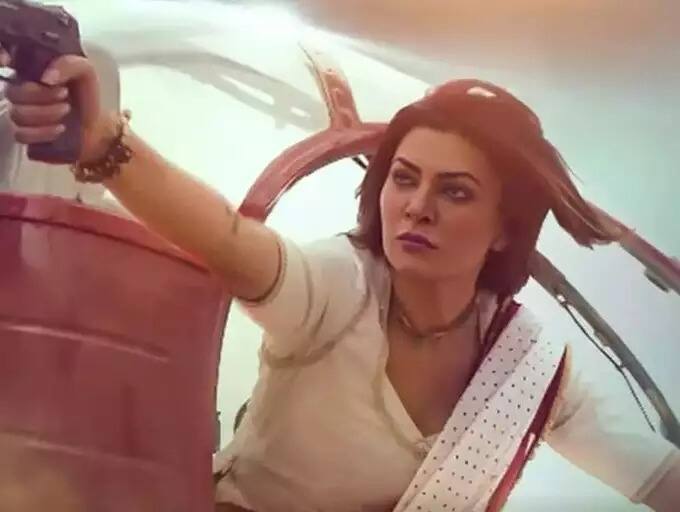 आर्या 2: एक्ट्रेस सुष्मिता सेन ने ओटीटी प्लेटफार्म पर वेब सीरीज ‘आर्या’ से डेब्यू किया था. क्राइम थ्रिलर बेस्ड इस वेब सीरीज में आर्या के रोल में नज़र आईं सुष्मिता ने एक ऐसी महिला का किरदार निभाया है जिसे परिस्थिति वश क्राइम की दुनिया में कदम रखना पड़ता है. आर्या का सेकंड सीजन अगले महीने 10 दिसंबर को रिलीज किया जाएगा.