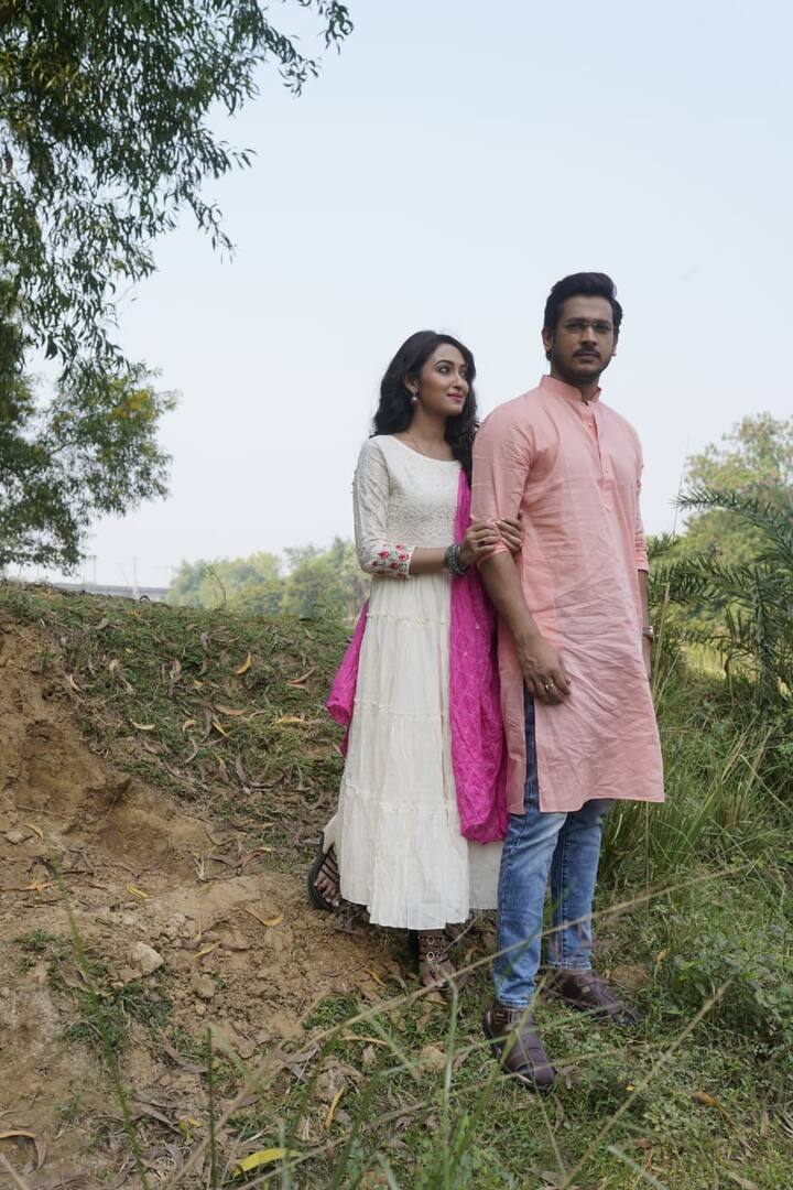 'আম্রপালি'তে কয়েকটি মুখ্য় চরিত্রে অভিনয় করছেন সোমরাজ ,বনি সেনগুপ্ত ও আয়ূষী তালুকদার।