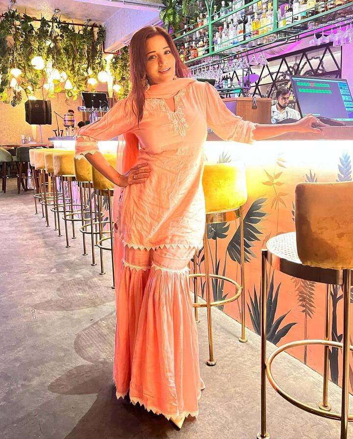 मोनालिसा ने कुछ दिन पहले ही अपना 39वां जन्मदिन सेलिब्रेट किया है. उस दौरान एक्ट्रेस की तस्वीरों ने सोशल मीडिया पर धमाल मचा दी थी.