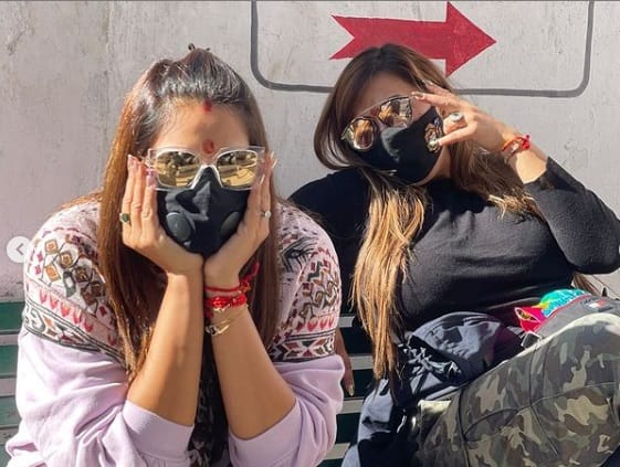 সোশ্যাল মিডিয়ায় খুবই সক্রিয় থাকেন বলিউড অভিনেত্রী বিপাশা বসু। প্রায়শই তাঁকে নানা ছবি এবং ভিডিও অনুরাগীদের সঙ্গে শেয়ার করে নিতে দেখা যায়।