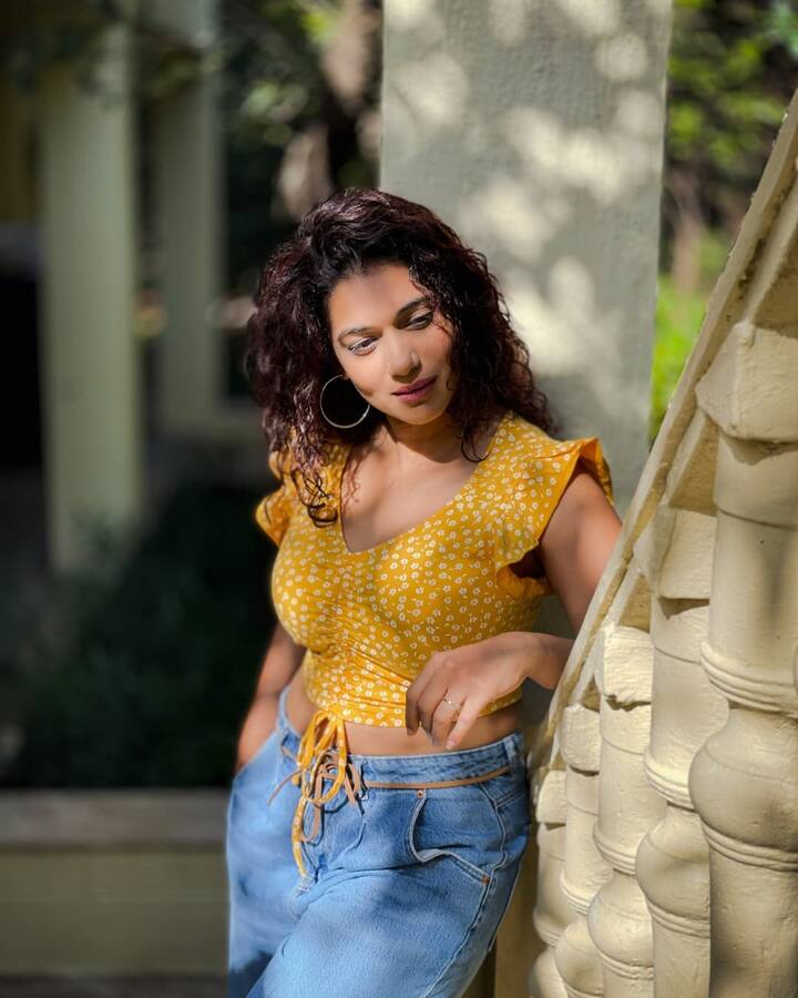 अभिनेत्री उर्मिला कानिटकर कोठारे तिच्या अभिनयासोबत नृत्यासाठी देखील ओळखली जाते, नेहमीच ती तिचे डान्सचे व्हिडियो शेअर करत असते. (photo: urmilakothare/ig)