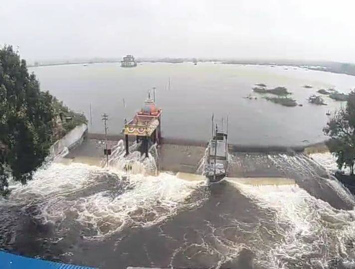 Thuraiyur is a Periya lake that has reached full capacity due to continuous heavy rains தொடர் கனமழையால் 16 ஆண்டுகளுக்கு பிறகு முழுக்கொள்ளளவை எட்டிய துறையூர் பெரிய ஏரி