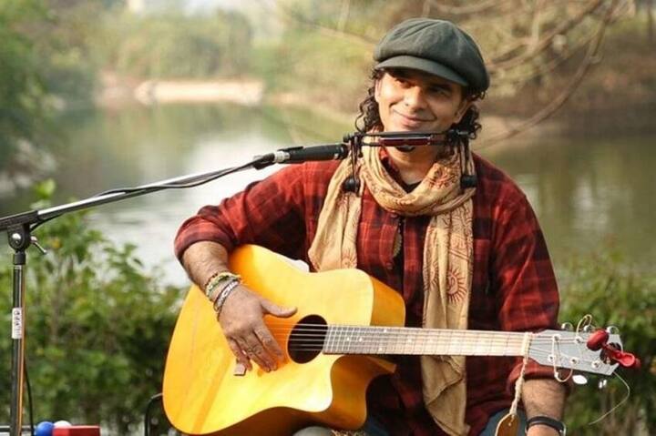 बात मोहित चौहान की करें तो वह भी बॉलीवुड के महंगे सिंगर्स में शुमार हैं. मोहित चौहान की प्रति गाना फीस 8 लाख रुपए है.