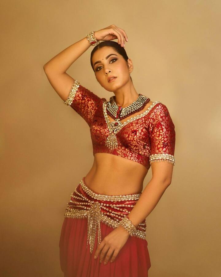 మళ్లీ అమ్మడుకి వరుస సినిమా అవకాశాలు వస్తున్నాయి. (Courtesy : Instagram)