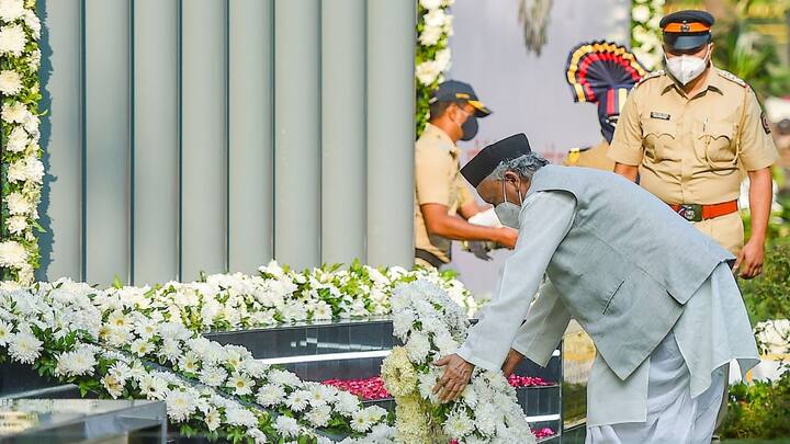মহারাষ্ট্রের একাধিক মন্ত্রী সেই জঙ্গি হামলার নিন্দা করে শহিদদের সেলাম জানিয়ে শ্রদ্ধা জানান।