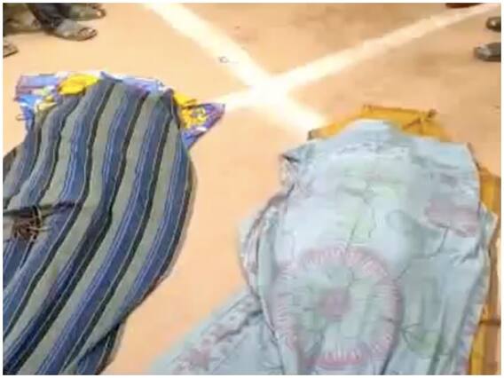 UP News: यूपी के जालौन में पति ने पत्नी की हत्या कर लगाई फांसी, मामले की जांच में जुटी पुलिस UP News: यूपी के जालौन में पति ने पत्नी की हत्या कर लगाई फांसी, मामले की जांच में जुटी पुलिस