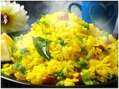 Weight Loss Tips: वजन कम करने के लिए रोज Breakfast में खाएं पोहा, जानें इसे खाने के फायदे