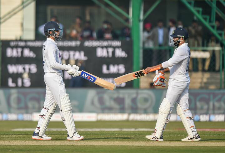 पहिल्या दिवसाखेर भारताने दिलासादायक सुरुवात करत 4 विकेट्सच्या बदल्यात 258 धावा केल्या आहेत. शुभमन, श्रेयस आणि जाडेजा यांच्या अर्धशतकांमुळे भारत सुस्थितीत होता. (PTI Gallery)