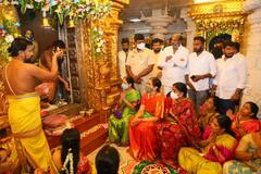 In Pics: దిల్‌సుఖ్‌నగర్ అమ్మవారి ఆలయంలో ఎమ్మెల్సీ కవిత పూజలు.. మంత్రులు, ఎమ్మె్ల్యేలు హాజరు