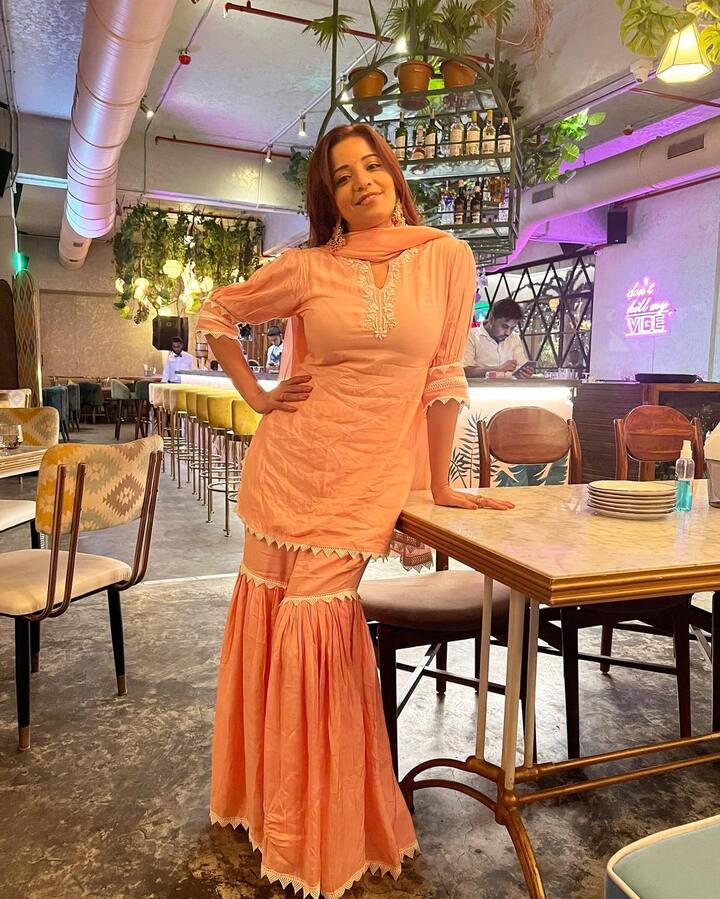 मोनालिसा ने अपना बर्थडे बिना पति के सेलिब्रेट किया था. ऐसे में फैंस उनसे पूछते हुए नजर आए थे कि आखिर ऐसा क्या हुआ जो पति साथ नहीं हैं.