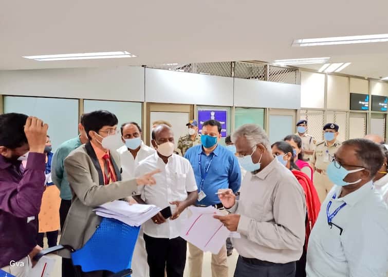 Telangana On High Alert, Surveillance Beefed Up At Hyderabad Airport With Emergence Of Omicron Covid Variant Telangana On High Alert, Surveillance Beefed Up At Hyderabad Airport With Emergence Of Omicron Covid Variant
