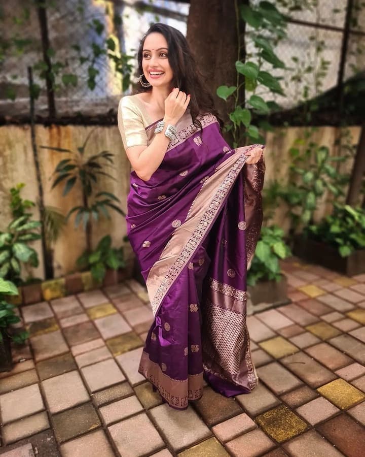 तप्तपदी, शुभ लग्न सावधान, तुझी माझी लव्ह स्टोरी आणि सनई चौघडे या चित्रपटांमध्ये श्रुतीने प्रमुख भूमिका साकारली आहे.(photo:shrumarathe/ig)