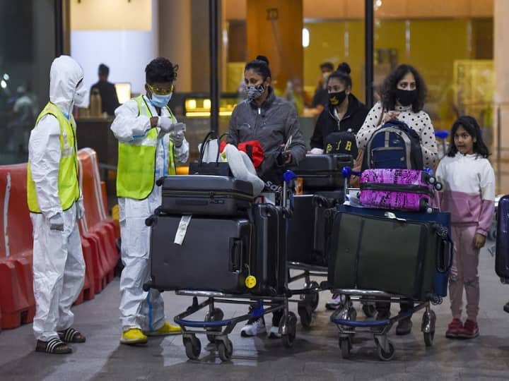 Omicron Variant: स्वास्थ्य मंत्रालय ने जारी की गाइडलाइंस, भारत आने वाले यात्रियों को दिखानी होगी 14 दिनों की ट्रैवल हिस्ट्री