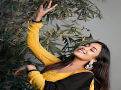 Nivetha Pethuraj Photos: 'అలవైకుంఠపురంలో' పిల్ల గ్యాప్ ఇవ్వలేదు..వచ్చింది