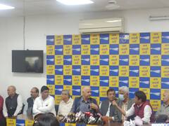 Delhi Municipal Corporation: दिल्ली निगम चुनाव से पहले कांग्रेस में बड़ी सेंधमारी, आप में शामिल हुए मुकेश गोयल 