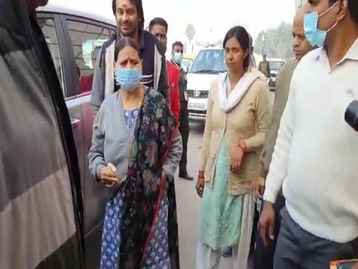 Lalu Yadav Health: Rabri Devi left for Delhi after Lalu Yadav's health deteriorated, said- RJD supremo is in ICU ann Lalu Yadav Health: लालू यादव की तबीयत बिगड़ने के बाद दिल्ली रवाना हुईं राबड़ी देवी, कहा- ICU में हैं RJD सुप्रीमो