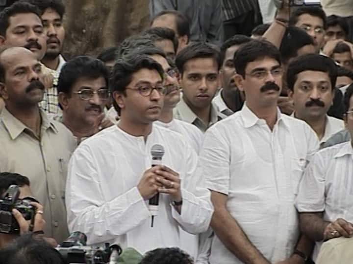 Mumbai MNS Raj Thackeray who leave ShivSena Jai Maharashtra 16 years ago do charisma again abpaj 'माझा लढा विठ्ठलाशी नाही, त्याच्या भोवतालच्या बडव्यांशी आहे...', शिवसेनेला 'जय महाराष्ट्र' केलेले राज ठाकरे पुन्हा करिष्मा करणार का?