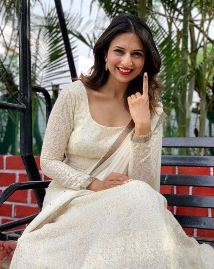 एक्टर बनने से पहले दिव्यांका त्रिपाठी ने ऑल इंडिया रेडियो के लिए एक शो किया था. उस शो के लिए उन्हें 250 रुपये मिले थे. यही उनकी पहली कमाई थी.