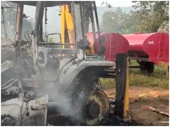 Chhattisgarh: नारायणपुर में नक्सलियों ने मचाया उत्पात, सरपंच पति की निर्मम हत्या कर जेसीबी मशीन को किया आग के हवाले Chhattisgarh: नारायणपुर में नक्सलियों ने मचाया उत्पात, सरपंच पति की निर्मम हत्या कर जेसीबी मशीन को किया आग के हवाले