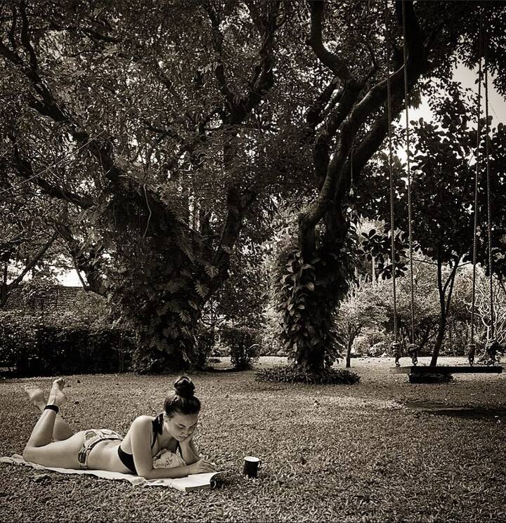 एली अवराम ने इंस्टाग्राम पर अपनी एक लेटेस्ट फोटो शेयर की है जिसमें एक्ट्रेस बिकिनी पहने नजर आ रही हैं.