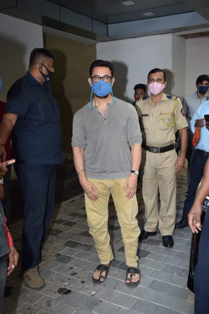 इसका कारण है कि फिर सभी का फोकस फिल्म से हटकर आमिर की तीसरी शादी पर हो जाएगा जो और फिल्म को भारी नुकसान उठाना पड़ा सकता है जो कि आमिर और फिल्म की पूरी टीम नहीं चाहते हैं.