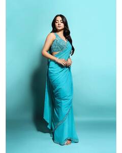 Salman Khan की एक्ट्रेस Mahima Makwana ने स्काई ब्लू साड़ी में बरपाया कहर, फोटो शेयर कर जीता फैंस का दिल